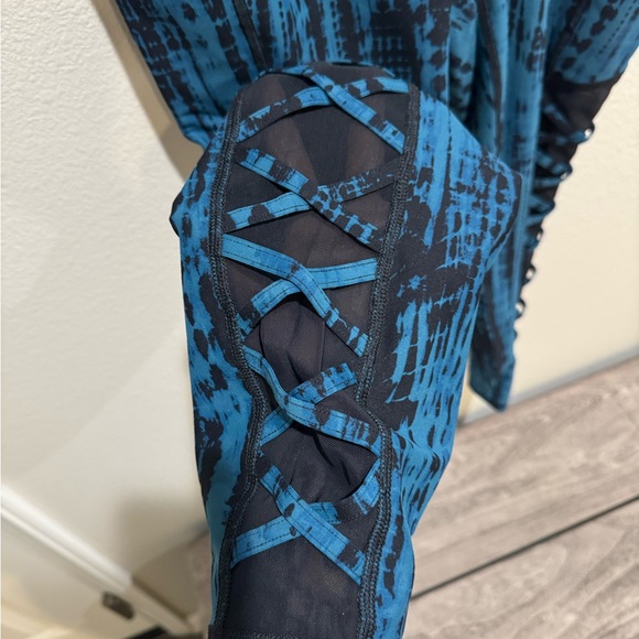 TORRID blue and black tie dye active set - Picture 7 of 9
